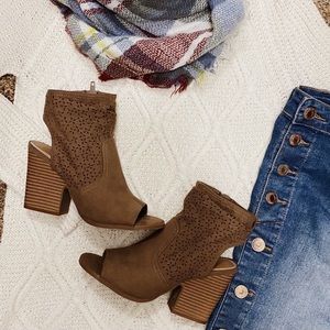 • tan open toed booties